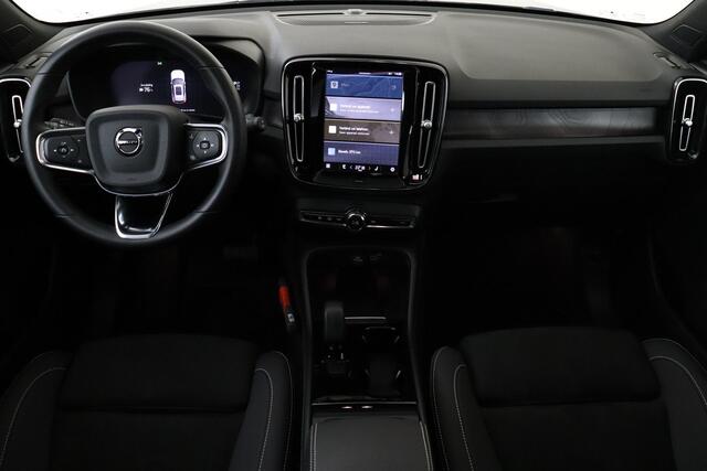 Volvo EX40 TWIN MOTOR PERFORMANCE ULTRA BLACK EDITION 82 kWh -PANO.DAK|HARMAN/KARDON|360°CAM|POWER-SEATS|TREKHAAK *NW.PRIJS ¤65.024!*