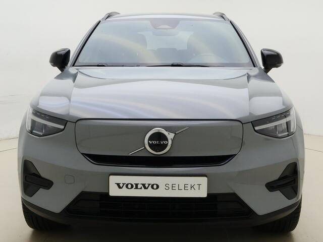 Volvo EX40 Extended Range Plus 82 kWh / Nubuck bekleding / 360 graden camera / Trekhaak / Keyles entry / BLIS / Stoel/- en stuurverwarming /