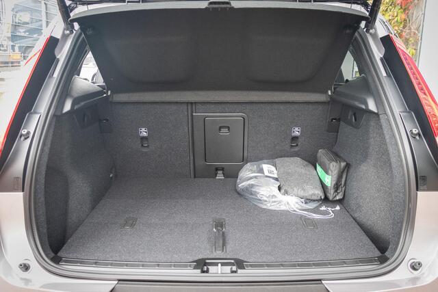 Volvo EX40 Single Motor Extended Range Ultra 82 kWh | Adaptieve Cruise Control | Schuif/Kanteldak | Stoel + Stuurverwarming | Harman Kardon Audio | 20 Inch | Extra Getint Glas Achter |