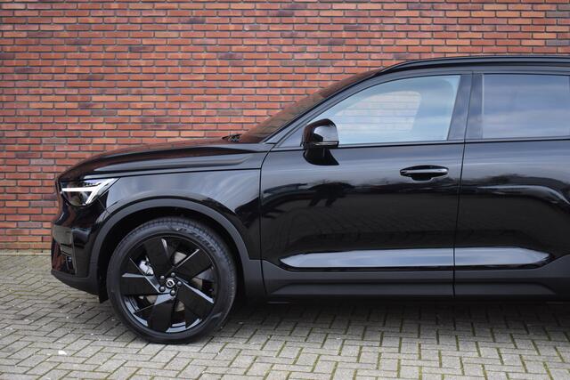 Volvo EX40 Extended Range 252PK Plus Black Edition 82 kWh | Harman/Kardon | Getint glas achter |