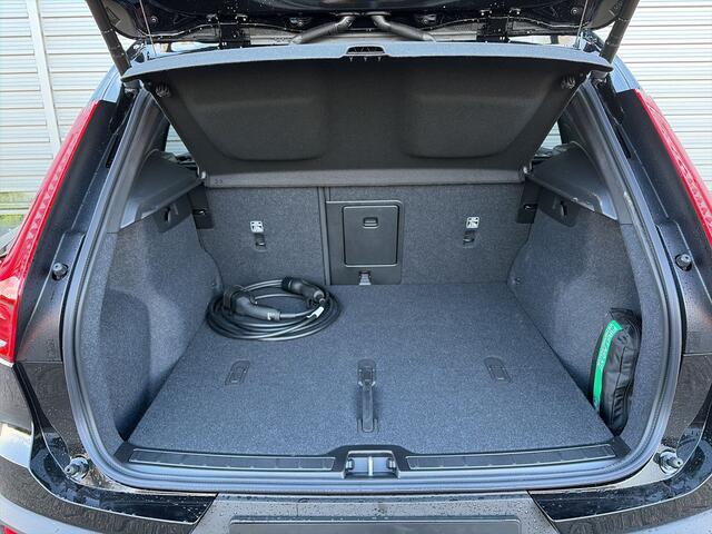 Volvo EX40 Single Motor Extended Range Plus 82 kWh / Harman/kardon / Achteruitrijcamera / Stoel- en stuurverwarming