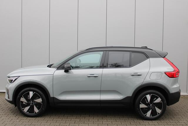 Volvo EX40 Single Moto ER Plus 82 kWh | Direct leverbaar | Lounge Pakket | 360 graden camera | Zwart Dak