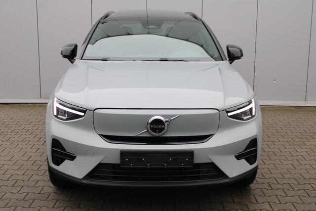 Volvo EX40 Single Moto ER Plus 82 kWh | Direct leverbaar | Lounge Pakket | 360 graden camera | Zwart Dak