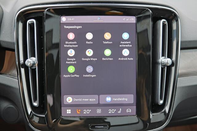 Volvo EX40 Performance Ultra 82 kWh - Panorama/schuifdak - IntelliSafe Assist & Surround - 360º Camera - Harman/Kardon audio - Verwarmde voorstoelen, stuur & achterbank - Parkeersensoren voor & achter - Elektr. bedienb. voorstoelen met geheugen links - Draadloze tel