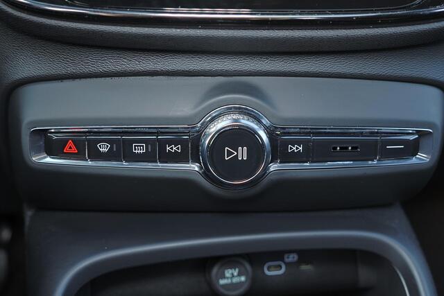 Volvo EX40 Extended Range Ultra 82 kWh - IntelliSafe Assist & Surround - 360º Camera - Harman/Kardon audio - Verwarmde voorstoelen & stuur - Parkeersensoren voor & achter - Elektr. bedienb. voorstoelen met geheugen links - Draadloze tel. lader - Warmtepomp - Extra g