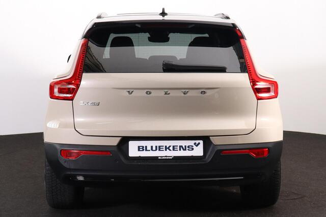 Volvo EX40 Extended Range Ultra 82 kWh - Panorama/schuifdak - IntelliSafe Assist & Surround - 360º Camera - Harman/Kardon audio - Verwarmde voorstoelen & stuur - Parkeersensoren voor & achter - Elektr. bedienb. voorstoelen met geheugen links - Draadloze tel. lader -