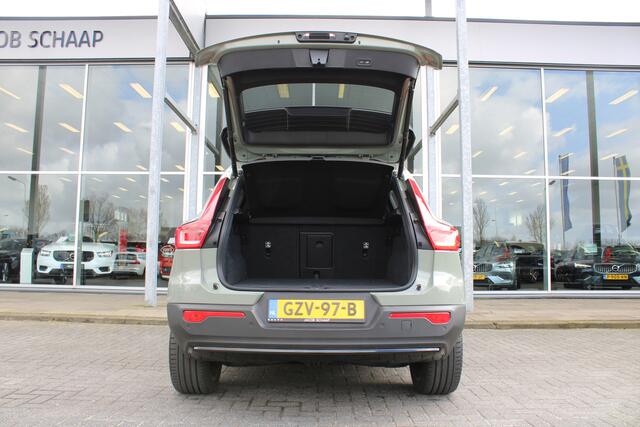 Volvo EX40 Extended Range Plus 82 kWh | El. Trekhaak | 360 Camera | Adapt. Cruise | BLIS | Verw. Voorstoelen + Stuurwiel | DAB |