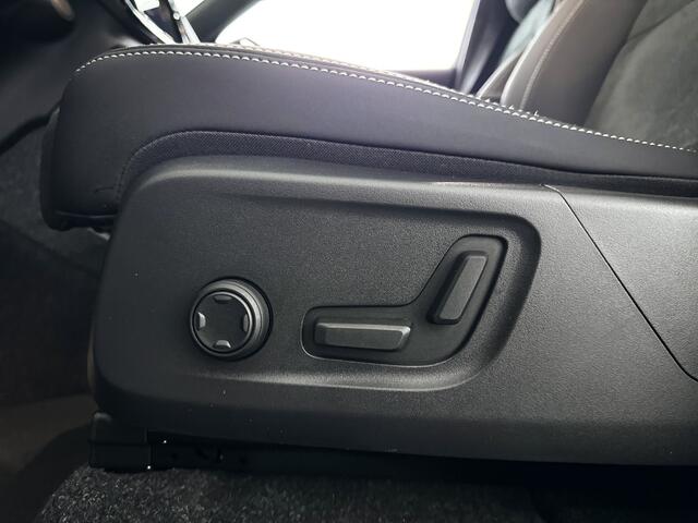 Volvo EX40 Single Motor Extended Range Ultra Black Ed. 82 kWh | SOH 97% | Panoramadak | 360° camera | Harman Kardon | Stoel- en Stuurverwarming | Trekhaak