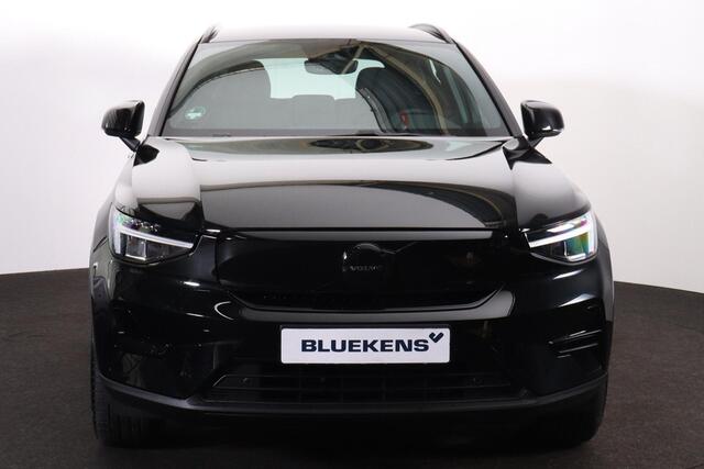 Volvo EX40 Plus Black Edition 70 kWh - IntelliSafe Assist & Surround - Harman/Kardon audio - Parkeercamera achter - Verwarmde voorstoelen & stuur - Parkeersensoren voor & achter - Draadloze tel. lader - Warmtepomp - 20' LMV