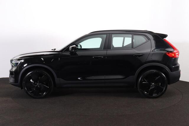 Volvo EX40 Plus Black Edition 70 kWh - IntelliSafe Assist & Surround - Harman/Kardon audio - Parkeercamera achter - Verwarmde voorstoelen & stuur - Parkeersensoren voor & achter - Draadloze tel. lader - Warmtepomp - 20' LMV