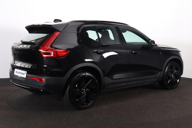Volvo EX40 Plus Black Edition 70 kWh - IntelliSafe Assist & Surround - Harman/Kardon audio - Parkeercamera achter - Verwarmde voorstoelen & stuur - Parkeersensoren voor & achter - Draadloze tel. lader - Warmtepomp - 20' LMV