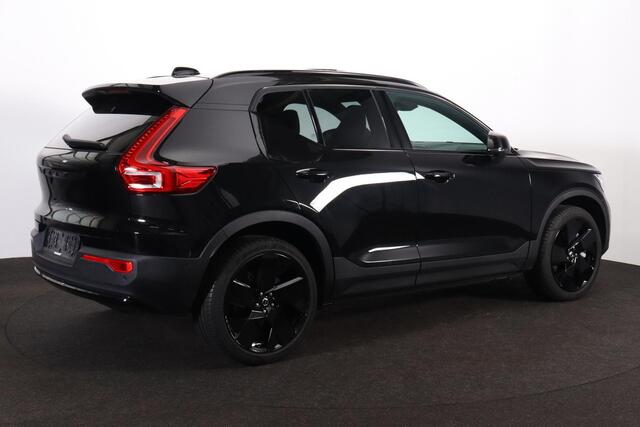 Volvo EX40 Performance Ultra Black Edition 82 kWh - Panorama/schuifdak - IntelliSafe Assist & Surround - 360º Camera - Harman/Kardon audio - Verwarmde voorstoelen, stuur & achterbank - Parkeersensoren voor & achter - Elektr. bedienb. voorstoelen met geheugen links -