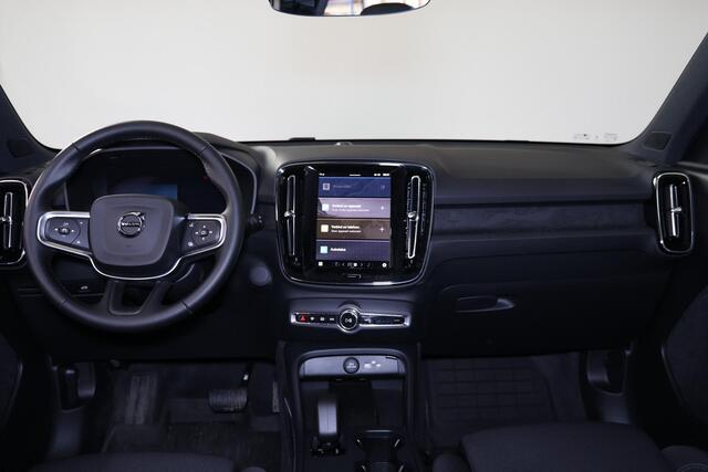 Volvo EX40 Extended Range Plus 82 kWh - IntelliSafe Assist & Surround - 360º Camera - Verwarmde voorstoelen, stuur & achterbank - Parkeersensoren voor & achter - Elektr. bedienb. bestuurdersstoel met geheugen - Draadloze tel. lader - Warmtepomp - Extra getint glas -