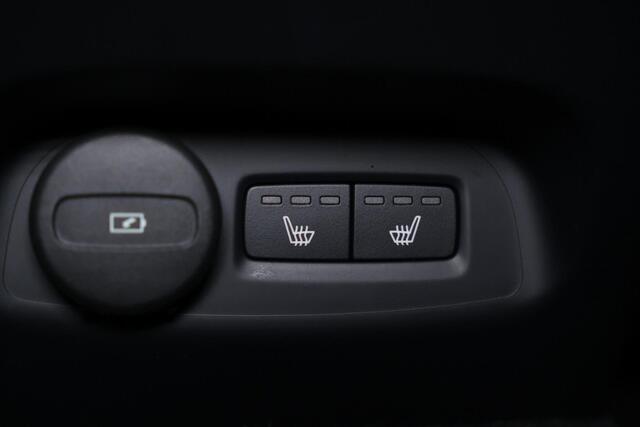 Volvo EX40 Extended Range Plus 82 kWh - IntelliSafe Assist & Surround - 360º Camera - Verwarmde voorstoelen, stuur & achterbank - Parkeersensoren voor & achter - Elektr. bedienb. bestuurdersstoel met geheugen - Draadloze tel. lader - Warmtepomp - Extra getint glas -