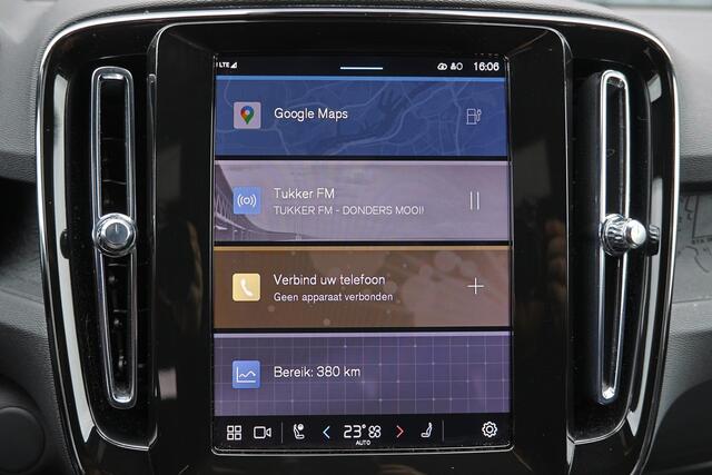 Volvo EX40 Extended Range Plus Black Ed. 82 kWh - IntelliSafe Assist & Surround - 360º Camera - Verwarmde voorstoelen, stuur & achterbank - Parkeersensoren voor & achter - Elektr. bedienb. bestuurdersstoel met geheugen - Draadloze tel. lader - Warmtepomp - Extra get