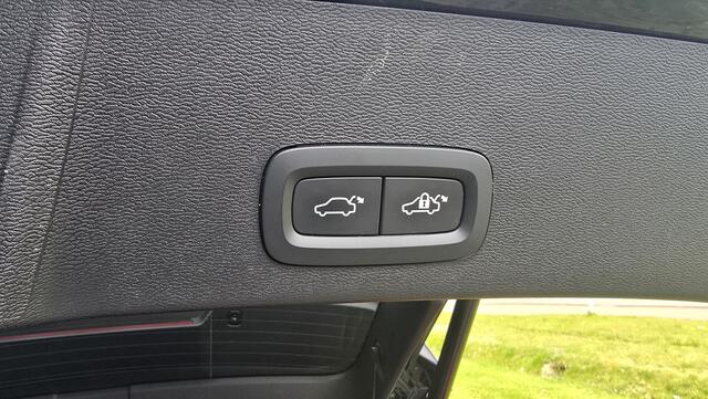 Volvo EX40 Twin Motor Performance Ultra Black Edition 82 kWh |Pano|Harman & Kardon|NAP|Memory