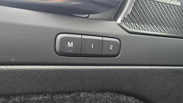 Volvo EX40 Twin Motor Performance Ultra Black Edition 82 kWh |Pano|Harman & Kardon|NAP|Memory