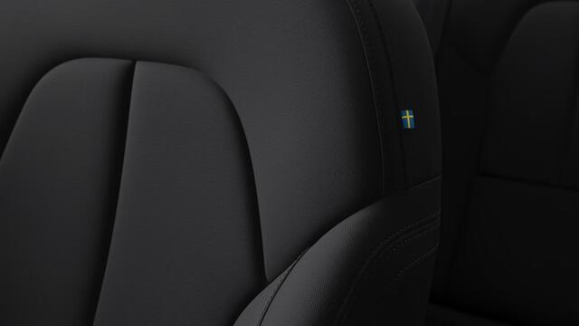 Volvo EX40 Single Motor Extended Range Plus Europa 82 kWh | Harman Kardon Audio | BLIS | Adaptieve Cruise Control | Stoelverwarming Voor & Achter | Stuurverwarming | Warmtepomp | Parkeersensoren Voor en Achter |