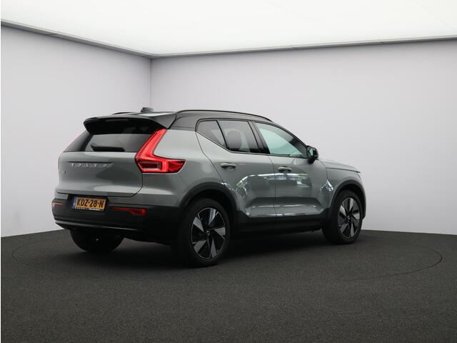 Volvo EX40 Single Motor Extended Range Plus Europa 82 kWh / Nubuck / Elek. Verst. Stoelen / Verwarmbare Stoelen + Stuurwiel / BLIS / Keyless / Adaptive Cruise / Extra Getint Glas /