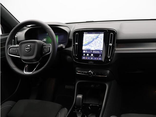 Volvo EX40 Single Motor Extended Range Plus Europa 82 kWh / Nubuck / Elek. Verst. Stoelen / Verwarmbare Stoelen + Stuurwiel / BLIS / Keyless / Adaptive Cruise / Extra Getint Glas /