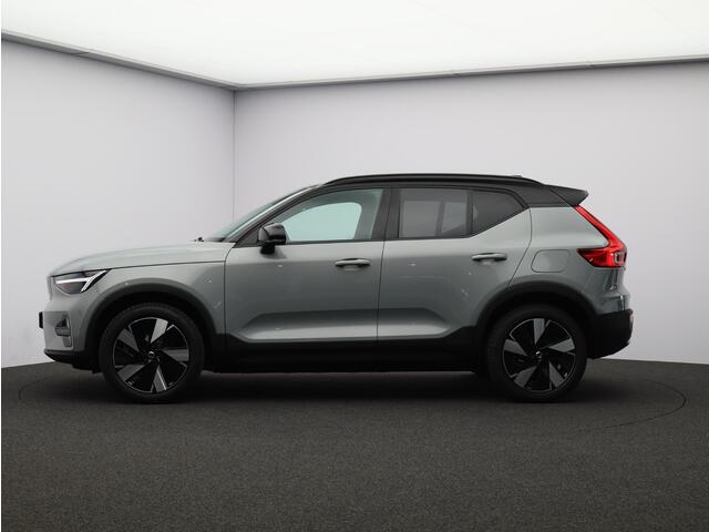 Volvo EX40 Single Motor Extended Range Plus Europa 82 kWh / Nubuck / Elek. Verst. Stoelen / Verwarmbare Stoelen + Stuurwiel / BLIS / Keyless / Adaptive Cruise / Extra Getint Glas /