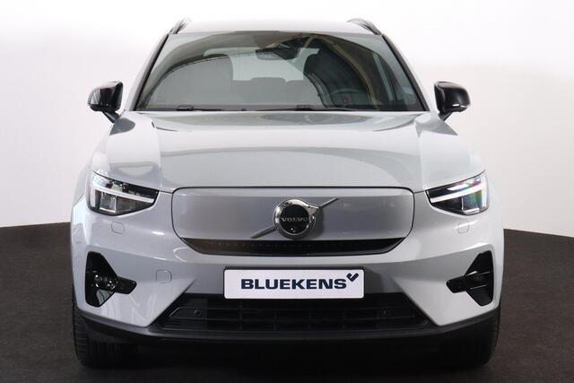 Volvo EX40 Twin Motor Performance Plus 82 kWh - IntelliSafe Assist & Surround - 360º Camera - Verwarmde voorstoelen, stuur & achterbank - Parkeersensoren voor & achter - Elektr. bedienb. voorstoelen met geheugen links - Draadloze tel. lader - Warmtepomp - Extra geti
