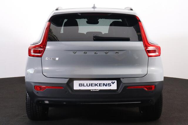 Volvo EX40 Twin Motor Performance Plus 82 kWh - IntelliSafe Assist & Surround - 360º Camera - Verwarmde voorstoelen, stuur & achterbank - Parkeersensoren voor & achter - Elektr. bedienb. voorstoelen met geheugen links - Draadloze tel. lader - Warmtepomp - Extra geti