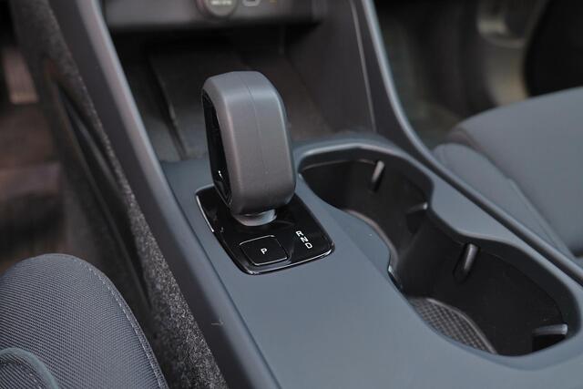 Volvo EX40 Twin Motor Performance Plus 82 kWh - IntelliSafe Assist & Surround - 360º Camera - Verwarmde voorstoelen, stuur & achterbank - Parkeersensoren voor & achter - Elektr. bedienb. voorstoelen met geheugen links - Draadloze tel. lader - Warmtepomp - Extra geti