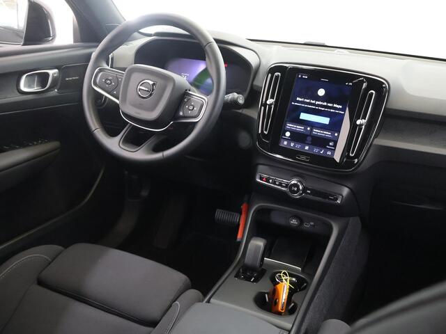 Volvo EX40 Single Motor Extended Range Plus Black Ed. 82 kWh | SOH 97% | Sportstoelen | BlackPack | Navigatie | Apple CarPlay/Android Auto | 360 Camera | Adaptieve Cruise Control | Ele. kofferdeksel | Harman/Kardon Audio |