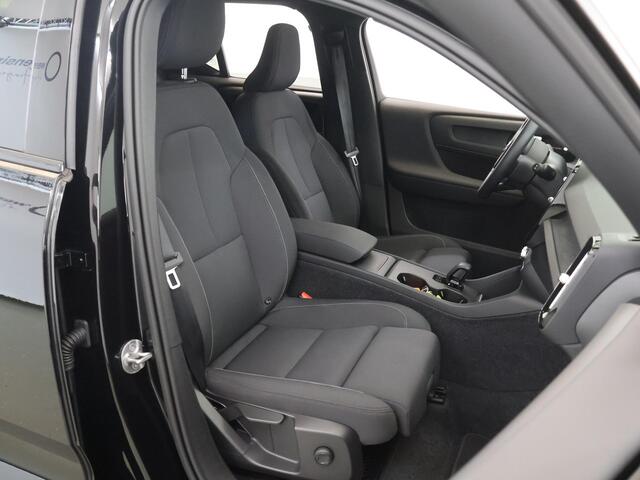 Volvo EX40 Single Motor Extended Range Plus Black Ed. 82 kWh | SOH 97% | Sportstoelen | BlackPack | Navigatie | Apple CarPlay/Android Auto | 360 Camera | Adaptieve Cruise Control | Ele. kofferdeksel | Harman/Kardon Audio |