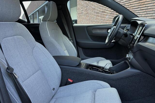Volvo EX40 Single Motor Extended Range Ultra 82 kWh | Verwarmbare voorstoelen en stuurwiel | Warmtepomp | 360 graden camera | Adaptieve cruise control | Premium audio by Harman Kardon | Apple carplay/Android auto