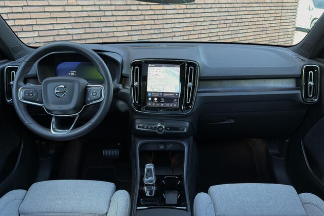 Volvo EX40 Single Motor Extended Range Ultra 82 kWh | Verwarmbare voorstoelen en stuurwiel | Warmtepomp | 360 graden camera | Adaptieve cruise control | Premium audio by Harman Kardon | Apple carplay/Android auto