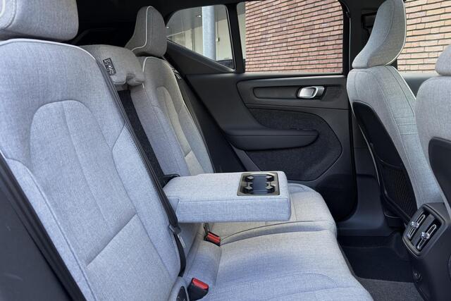 Volvo EX40 Single Motor Extended Range Ultra 82 kWh | Verwarmbare voorstoelen en stuurwiel | Warmtepomp | 360 graden camera | Adaptieve cruise control | Premium audio by Harman Kardon | Apple carplay/Android auto