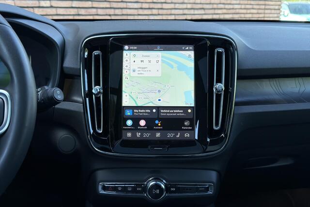 Volvo EX40 Single Motor Extended Range Ultra 82 kWh | Verwarmbare voorstoelen en stuurwiel | Warmtepomp | 360 graden camera | Adaptieve cruise control | Premium audio by Harman Kardon | Apple carplay/Android auto