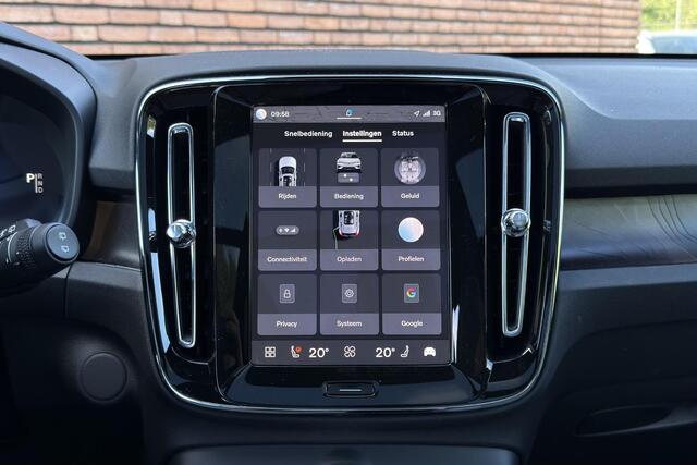Volvo EX40 Single Motor Extended Range Ultra 82 kWh | Verwarmbare voorstoelen en stuurwiel | Warmtepomp | 360 graden camera | Adaptieve cruise control | Premium audio by Harman Kardon | Apple carplay/Android auto