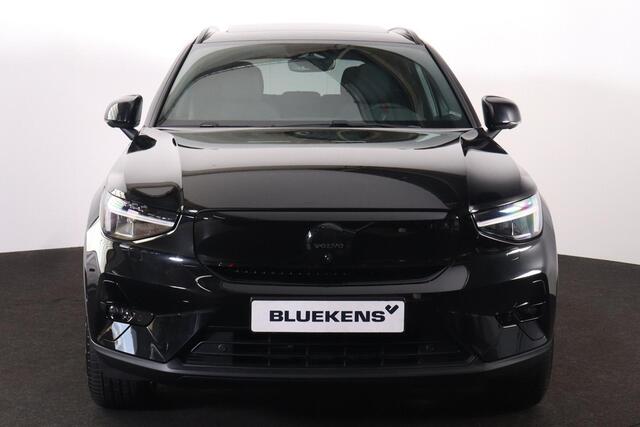 Volvo EX40 Extended Range Ultra Black Ed. 82 kWh - Panorama/schuifdak - IntelliSafe Assist & Surround - 360º Camera - Harman/Kardon audio - Verwarmde voorstoelen, stuur & achterbank - Parkeersensoren voor & achter - Elektr. bedienb. voorstoelen met geheugen links -