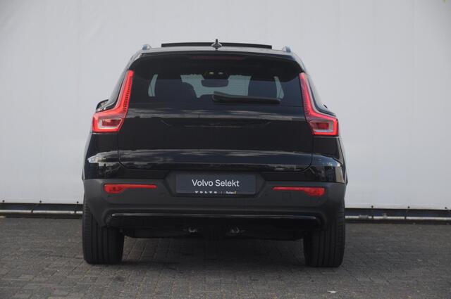 Volvo EX40 252PK Automaat Ext. Range Ultra Black Edition / Adaptieve koplampen / Panoramadak / 360 Camera / Apple carplay / Android auto / Elektrisch bedienbare voorstoelen / Pilot assist / Adaptive cruise control / Harman kardon audio / Stoelverwarming voor / Warmt