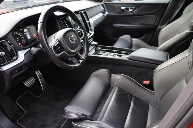 Volvo S60 2.0 T4 R-Design CAMERA LEER CARPLAY MEMORY TREKHAAK-ELEC. STOELVERW. DAB ZWARTE-HEMEL HARMAN&KARDON 2xELEC.VERST.STOELEN 18"LMV ENZ!