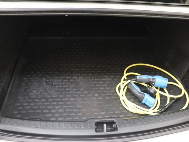 Volvo S60 2.0 T8 AWD Twin Engine R-Design | Bowers & Wilkins | Schuifdak | Camera | Leder Met Geheurgen Functie |