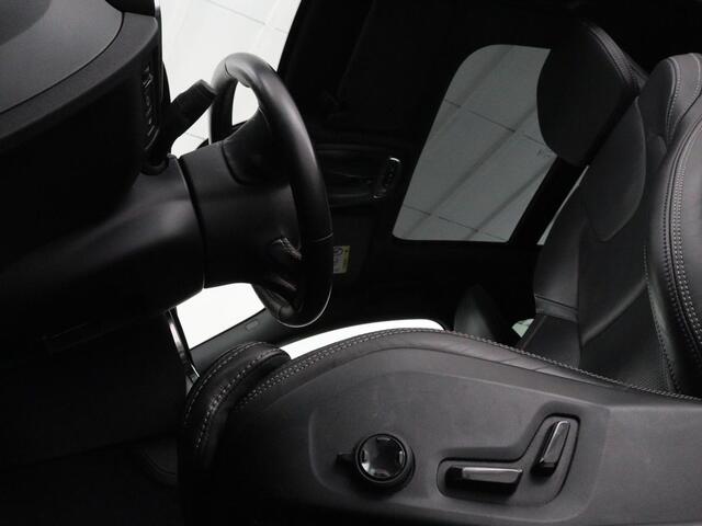 Volvo S60 2.0 Recharge T8 AWD R-Design | Panoramadak | Stoelventilatie | Head-Up | Leder | 360 Camera | Massage | Adaptive cruise | Trekhaak | Achterbankverwarming | Carplay | Harman/Kardon | PHEV | Plug In