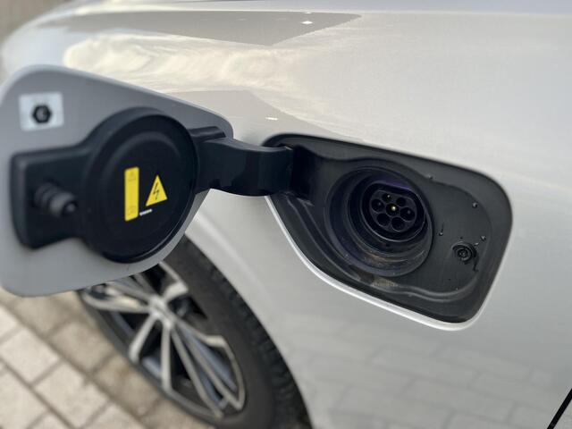 Volvo S60 Recharge T6 AWD Core | 18 Inch Velgen | Keyless Entry | Luchtfilter |