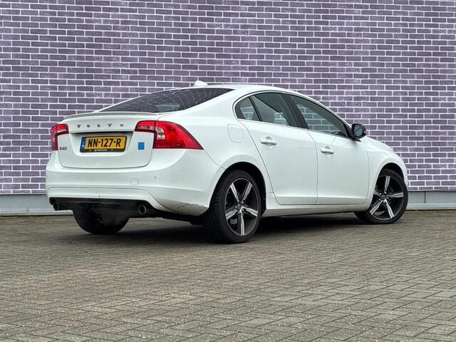 Volvo S60 1.5 T3 Nordic+ | Lederen Bekleding | Trekhaak | Xenon | 18" | Standkachel | Stoelverwarming | Parkeer Camera | Navigatie |
