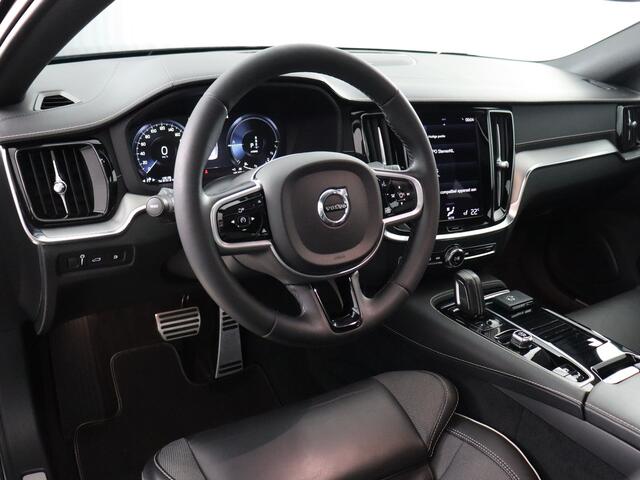 Volvo S60 2.0 Recharge T8 AWD R-Design SOH 98% (Trekhaak / Pano / Camera / H&K / Cruise / Stoel-Stuurverw.)