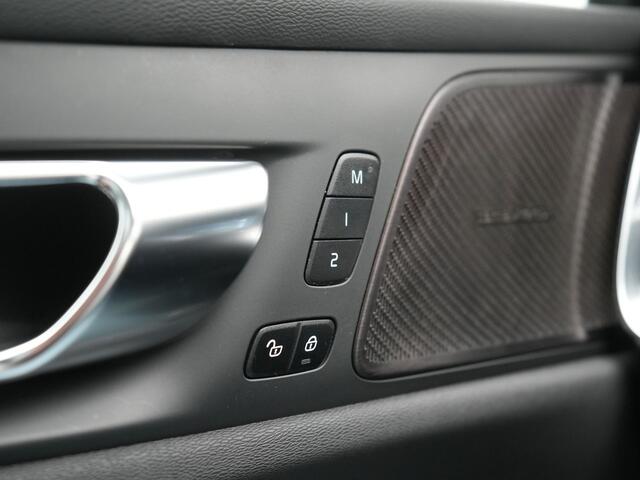Volvo S60 T8 AWD R Design Polestar Engineerd PHEV 405pk Dealer O.H. | Panodak | Adaptive Cruise | Camera | Harman / Kardon | Lederen Sportstoelen Memory & Verwarmd | Keyless | Stuur Verwarmd | Apple Carplay | Navigatie | DAB | Plug In Hybrid |