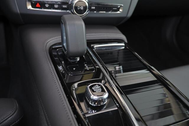 Volvo S90 T8 AWD Core Bright - IntelliSafe Assist & Surround - Harman/Kardon audio - Adaptieve LED koplampen - Parkeercamera achter - Verwarmde voorstoelen, stuur & achterbank - Parkeersensoren voor & achter - Elektr. bedienb. voorstoelen met geheugen - Extra getin