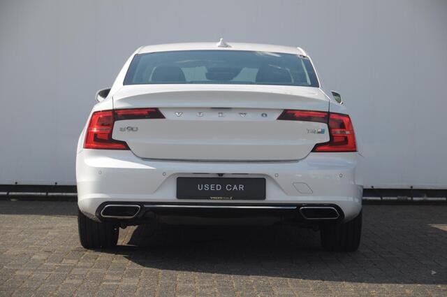 Volvo S90 T4 190PK Automaat Inscription / Adaptieve cruise control / BLIS / Elektrische achterklep / Keyless entry / Parkeersensoren met camera / Apple carplay / Stoelverwarming /