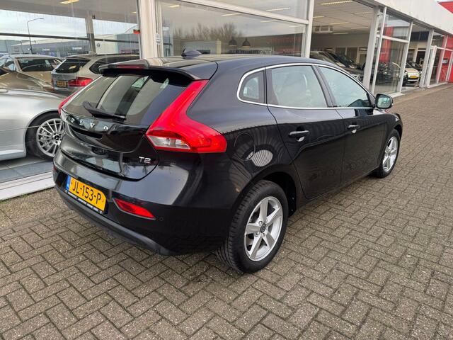 Volvo V40 2.0 T2 Momentum | Airco | Cruise control | Dakspoiler | Start/ Stop systeem | Elektrische ramen | APK t/m 17-08-2025 | NAP |