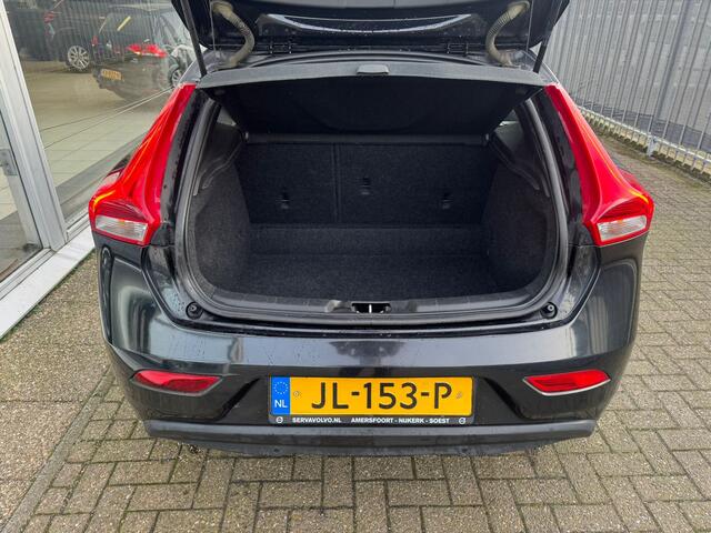 Volvo V40 2.0 T2 Momentum | Airco | Cruise control | Dakspoiler | Start/ Stop systeem | Elektrische ramen | APK t/m 17-08-2025 | NAP |