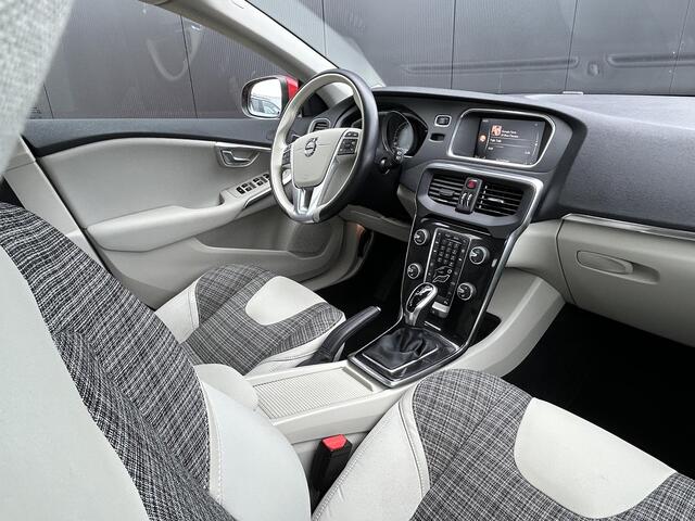 Volvo V40 1.5 T2 Nordic+ Navigatie / Climate Control / Parkeer- en stoelverwarming / park assist