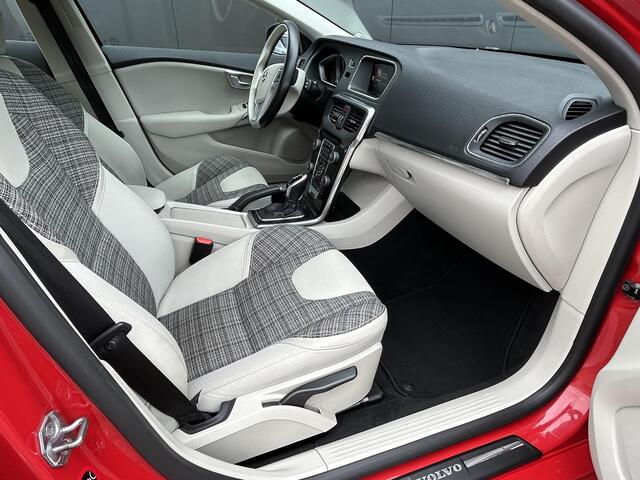 Volvo V40 1.5 T2 Nordic+ Navigatie / Climate Control / Parkeer- en stoelverwarming / park assist